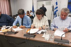 Χανιά: Έπεσαν οι υπογραφές για τη σύμβαση χρηματοδότησης των Νεωρίων