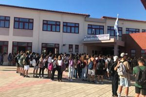 Μεσολόγγι: Πανελλήνιες έδινε ο γιος του 45χρονου στρατιωτικού που σκοτώθηκε σε τροχαίο στα Φραγκουλέικα