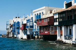 Μύκονος: 270 μαθητές καταγγέλλουν καθηγητή και ζητούν την απομάκρυνσή του από το ΓΕΛ του νησιού