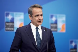 Μητσοτάκης στη Σύνοδο Κορυφής: Πολεμικά πλοία έξω από τα χωρικά ύδατα της Λιβύης για να γυρνούν πίσω οι βάρκες των διακινητών