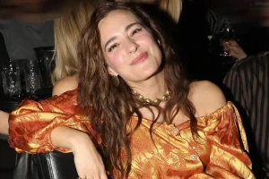 Νατάσσα Μποφίλιου: Η πρώτη αντίδραση μετά τον σάλο που προκάλεσε το βίντεο με τον πατέρα της