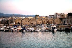 Στα Χανιά η Λίνα Μενδώνη για τα Νεώρια: 20 εκατομμύρια ευρώ αλλάζουν το Ενετικό Λιμάνι