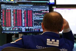 Στα «ύψη» πετρέλαιο και ασφάλιστρα – «Φωτιά» και στους ναύλους βάζει ο πόλεμος Ιράν – Ισραήλ