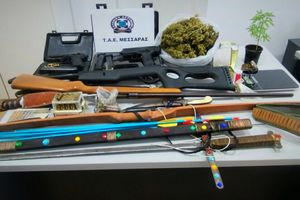 Μεσαρά: Η έφοδος σε σπίτι αποκάλυψε οπλοστάσιο και ναρκωτικά