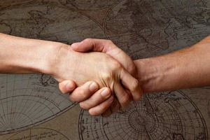 Χτίζοντας γέφυρες μέσω του HELIOS+