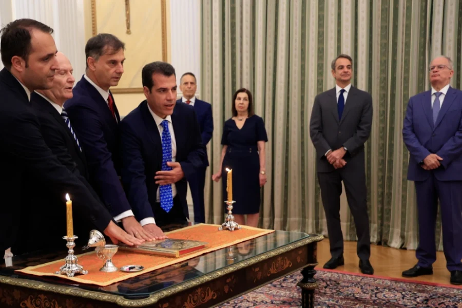 Ορκίστηκαν ο νέος υπουργός Μετανάστευσης, Θάνος Πλεύρης και τρεις υφυπουργοί