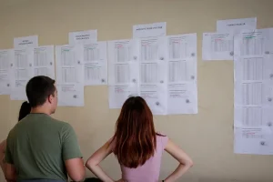 Πανελλήνιες Εξετάσεις: Την Παρασκευή ανακοινώνονται οι βάσεις – Πού αναμένεται να κινηθούν ανοδικά και πού καθοδικά