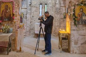 300 βυζαντινοί ναοί της Κρήτης έρχονται στο προσκήνιο μέσα από το φακό του Μάνου Παπαδομανωλάκη