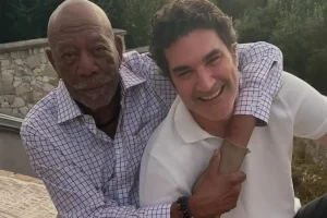 Χριστόφορος Παπακαλιάτης: Η συνάντηση με τον Μόργκαν Φρίμαν στους Παξούς και το μήνυμα για τη Μαρία Καβογιάννη