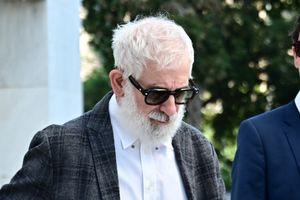 Δίκη Πέτρου Φιλιππίδη: Δεν έγινε δεκτό το αίτημα εξαίρεσης δικαστικής λειτουργού λόγω σχέσης με τον Θέμη Σοφό