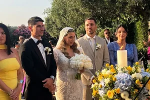 Πέτρος Μάνταλος: Παντρεύτηκε και μπήκε στο γλέντι με το «Freed from Desire»