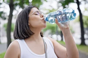 Επιστήμονες δημιούργησαν πλαστικό που διαλύεται εντός ωρών στη θάλασσα