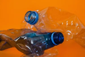 Τι κινδύνους μπορεί να κρύβουν τα ανακυκλωμένα πλαστικά – Πώς επηρεάζουν το σώμα