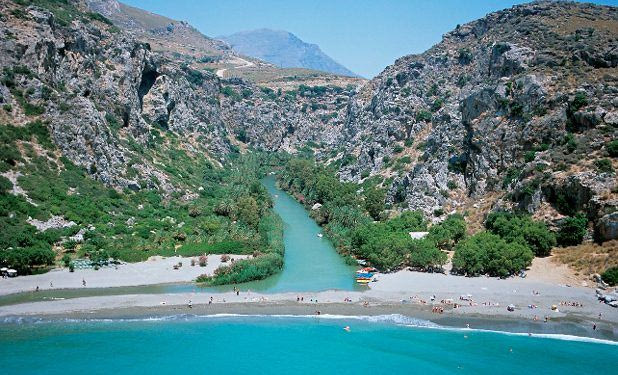 Ο τόπος της Κρήτης όπου “συναντώνται” μια θάλασσα, μια λίμνη και ένας ποταμός!