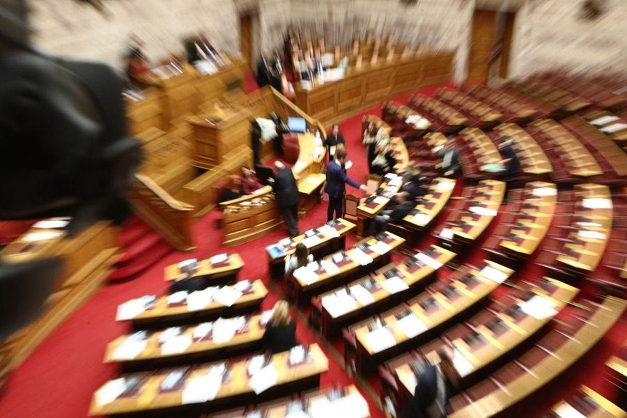 Τέμπη: Πλεύση, Νίκη, Κίνημα Δημοκρατίας και Ελληνική Λύση υπέγραψαν την πρόταση της Καρυστιανού