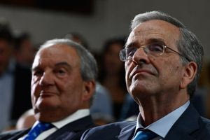 «Κυβερνητικά» πυρά στους «πατριώτες του πληκτρολογίου» και κριτική σε Καραμανλή-Σαμαρά