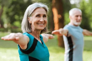 Ένας γιατρός δίνει 5 απλές συμβουλές που χαρίζουν υγεία μετά τα 50