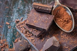 Τι συμβαίνει στην αρτηριακή σας πίεση όταν τρώτε μαύρη σοκολάτα κάθε μέρα;