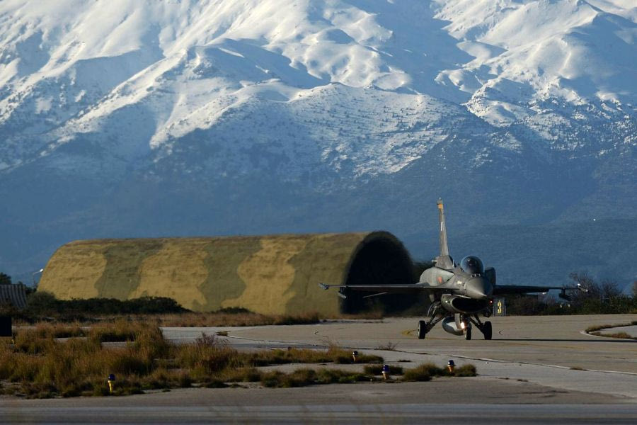 Σούδα: 5.000 φωτογραφίες της βάσης τράβηξε ο Αζέρος σε 4 μέρες – H σύλληψη με υπογραφή ΕΥΠ