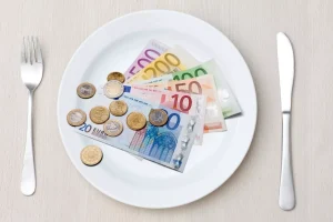 Στο «γλέντι» λίγοι, στον λογαριασμό όλοι