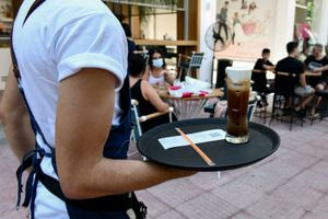 Με ασφαλιστικά μέτρα απαντά η εστίαση στην αύξηση των τελών παρεπιδημούντων στο Ηράκλειο