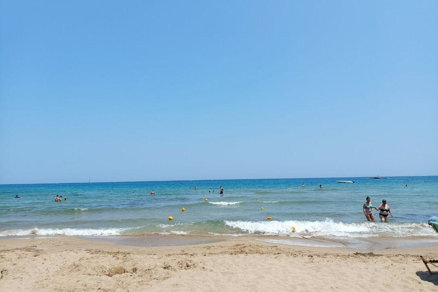 Γέμισαν οι παραλίες  από κόσμο