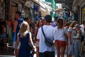 Για αυτούς τους λόγους οι τουρίστες επιλέγουν την Ελλάδα για τις διακοπές