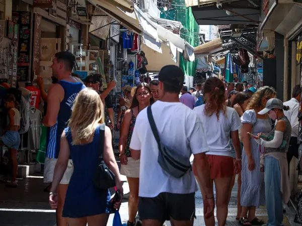 Για αυτούς τους λόγους οι τουρίστες επιλέγουν την Ελλάδα για τις διακοπές