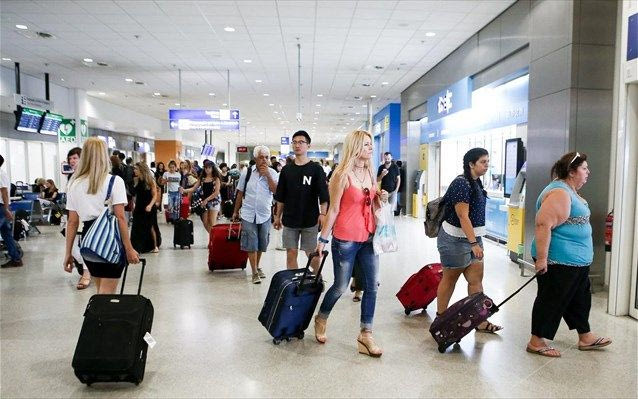 Γεμάτα αεροπλάνα, πολλά άδεια ξενοδοχειακά δωμάτια λόγω Airbnb