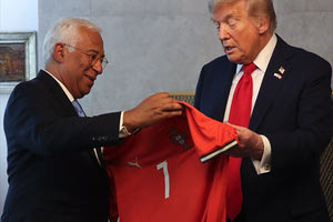 Κριστιάνο Ρονάλντο: Χάρισε φανέλα της εθνικής Πορτογαλίας στον Ντόναλντ Τραμπ