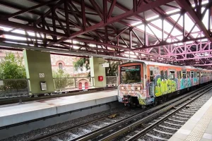ΗΣΑΠ: Εκκενώθηκε συρμός στον σταθμό «Ομόνοια» λόγω καπνού – Προκλήθηκε από φρενάρισμα, λέει η ΣΤΑΣΥ
