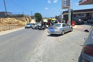 Γάζι: Αυτοκίνητο συγκρούστηκε με μηχανή