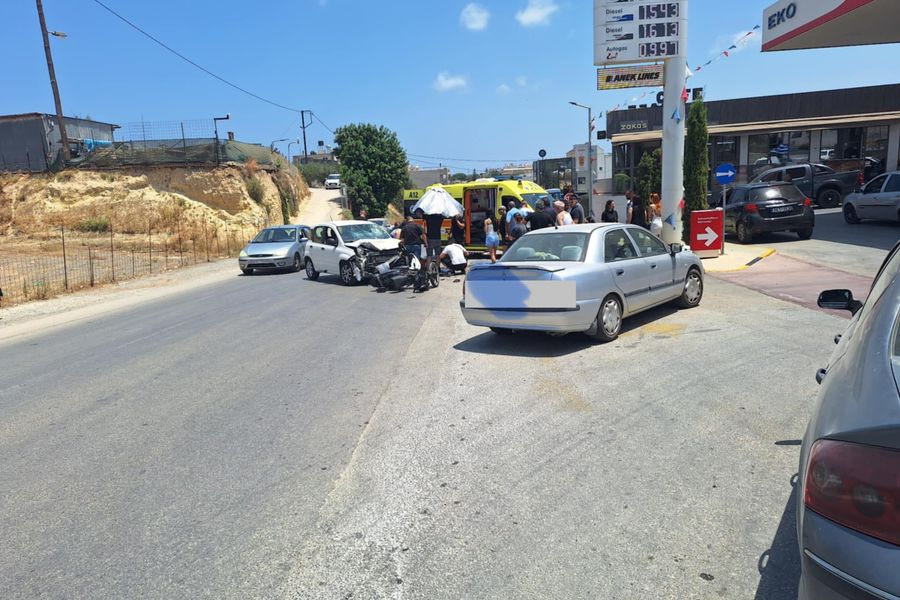 Γάζι: Αυτοκίνητο συγκρούστηκε με μηχανή