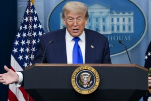 Θα βομβαρδίσουμε ξανά το Ιράν εάν συνεχίσει το πυρηνικό πρόγραμμα, απειλεί ο Τραμπ