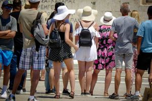 Ο μαζικός τουρισμός στην Ευρώπη δημιουργεί θέσεις εργασίας, αλλά με… κόστος