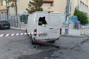 Σκηνές φαρ ουέστ στο Περιστέρι: Συνεπιβάτης μηχανής πυροβόλησε οδηγό Ι.Χ.