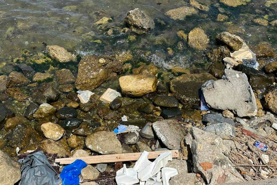Ηράκλειο: Εκεί που σκάει το κύμα… σκάει και η αδιαφορία