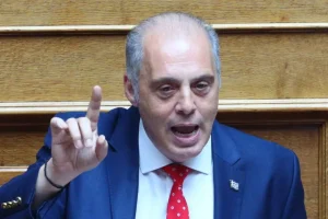 Κόντρα Μητσοτάκη – Παππά στη Βουλή και το «Ποιος νομίζεις ότι είσαι ρε» του Βελόπουλου