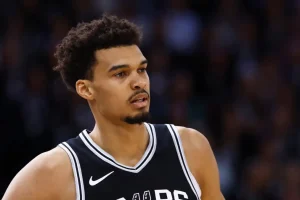 Ο Γάλλος NBAer Γουεμπανιάμα σε μοναστικό ταξίδι στην Κίνα