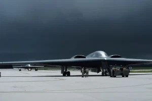 Ύπνοι αστραπή, σακουλάκια ούρησης και αμφεταμίνες: Πώς αντέχουν 37 ώρες στον αέρα οι πιλότοι των βομβαρδιστικών B-2