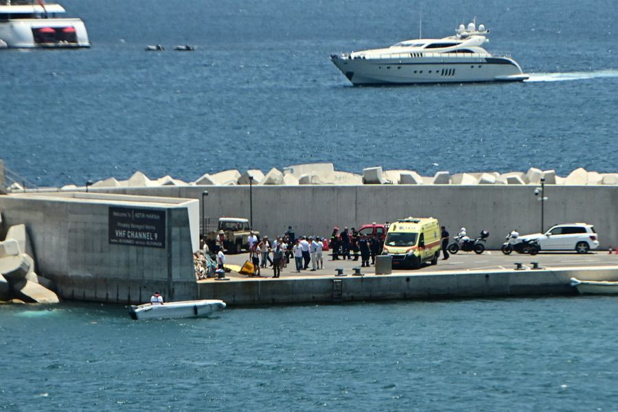 Πτώση ελικοπτέρου στη Βουλιαγμένη: Εντολή για έρευνα έδωσε ο εισαγγελέας, ελεύθερος ο 57χρονος κυβερνήτης