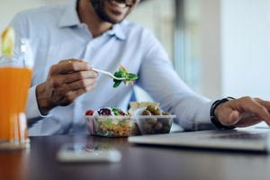 Workplace wellness: Πώς η σωστή διατροφή  επηρεάζει την παραγωγικότητα