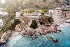 Χελιδόνι, μια όμορφη μικροσκοπική παραλία δίπλα στο Ηράκλειο