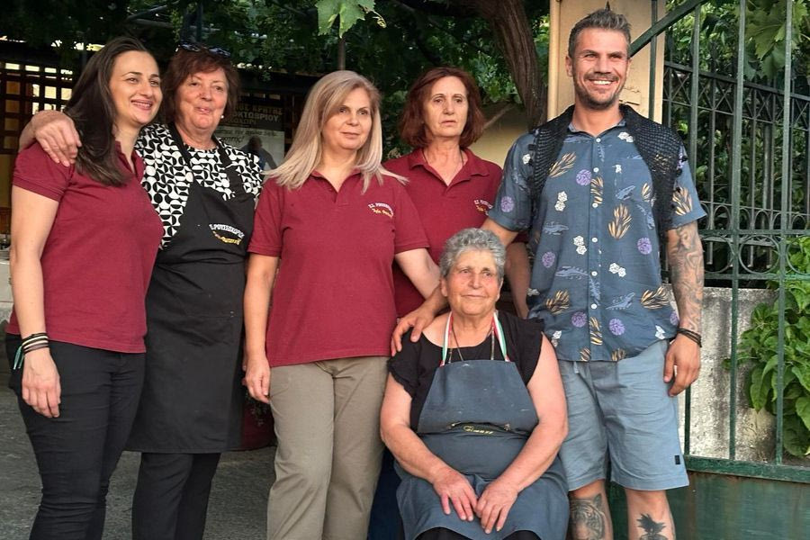 Ο Άκης Πετρετζίκης, η γιαγιά Αγγέλα και το εφτάζυμο με… άρωμα Κρήτης