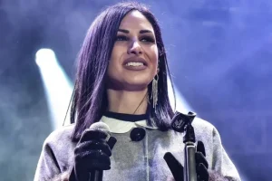 Οργή από την τραγουδίστρια Λένα Ζευγαρά για το πανό στο ΣΕΦ: Θα βρεθείτε ενώπιον της δικαιοσύνης