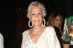 Ζωή Λάσκαρη: Κατασχέθηκαν τα κοσμήματά της – “Πάγωσε” ξανά η δημοπρασία με δικαστική απόφαση