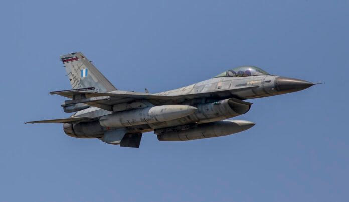 Ελληνικά F-16 πάνω από τα Σκόπια για την Ημέρα της Αεροπορίας