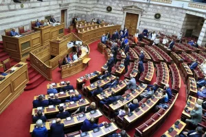 Μεταναστευτικό: Ολοκληρώθηκε η ψηφοφορία για την τροπολογία αναστολής αιτήσεων ασύλου