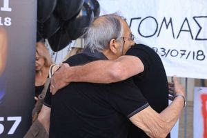 Μάτι: «Κολυμπούσα τρεις ώρες και δεν είχα καταλάβει ότι είχα καεί», λέει εγκαυματίας