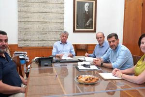 Σύμβαση Περιφέρειας Κρήτης και Δήμου Ιεράπετρας για τον καθαρισμό της Παχειάς Άμμου